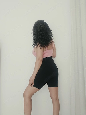Matură, sexy, delicată!