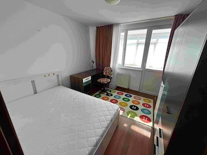 Vand apartament cu 3 camere