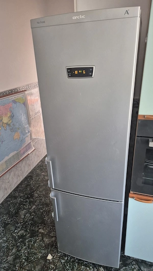 Combina frigorifica mare 60 60 200 Arctic AK366NFS+, impecabila.