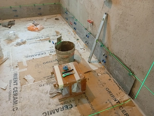 Amenajări interioare și instalații electrice și sanitare