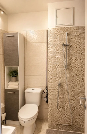 Apartament 3 camere ,decomandat ,2 bai ,zona 1 Mai - imagine 8
