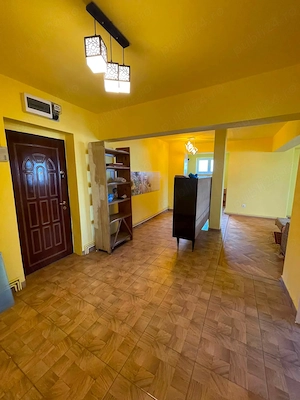 Proprietar vând apartament Ultracentral cu 4 camere,amenajat,luminos și spatios - imagine 9