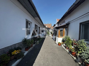 Apartament la casa cu 3 camere si garaj propriu Orasul de Jos Sibiu - imagine 12