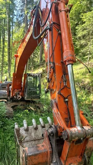 Excavator hitachi si cap procesor forestier  - imagine 2