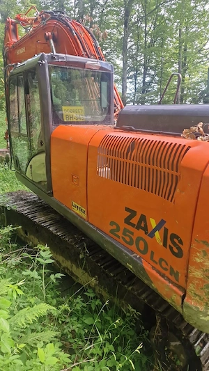 Excavator hitachi si cap procesor forestier  - imagine 3