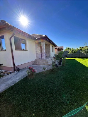 Sanmihaiul Roman- panouri solare- 4 camere- mobilata si utilata -incalzire in pardoseala- strada asf