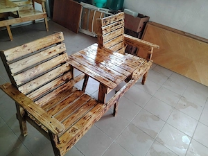 De vânzare băncuță cu masă 