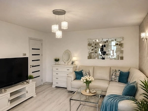 Apartament 3 camere ,decomandat ,2 bai ,zona 1 Mai - imagine 2