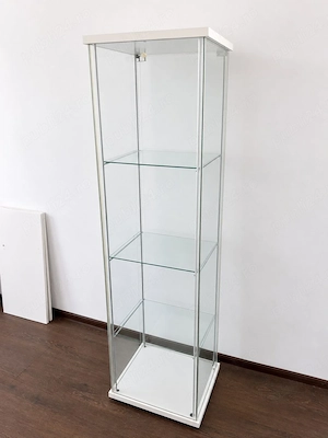 Vitrina eleganta din sticla cu 1 usa si 3 niveluri