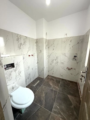 3 camere. Renovat compet. Centrala. Doua bai. Bloc anvelopat. Zona Sagului - imagine 7