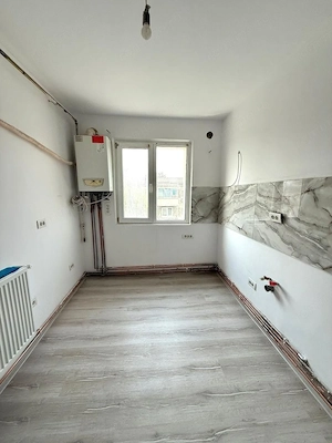3 camere. Renovat compet. Centrala. Doua bai. Bloc anvelopat. Zona Sagului - imagine 3