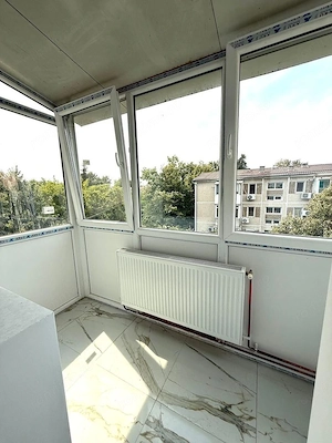 3 camere. Renovat compet. Centrala. Doua bai. Bloc anvelopat. Zona Sagului