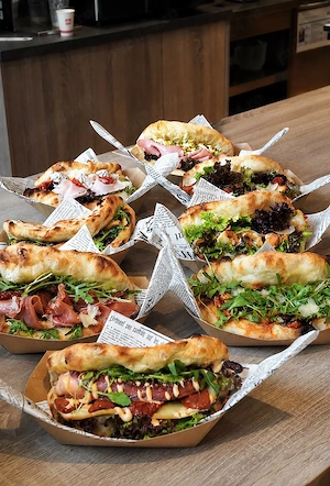 Angajam pizzar!