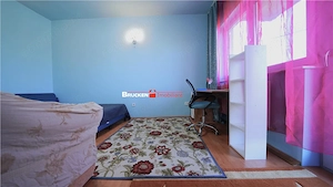 Apartament cu terasa, curte si parcare, intr-o zona linistita de case - imagine 4