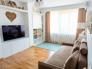 Apartament decomandat 4 camere 2 băi 2 balcoane, zona centrală