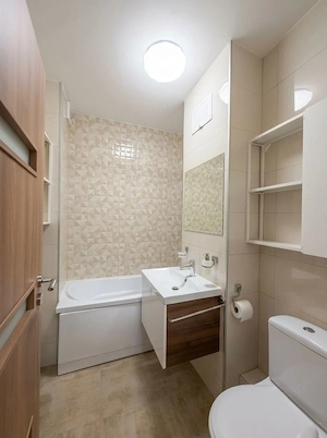 Apartament decomandat 4 camere 2 băi 2 balcoane, zona centrală - imagine 7