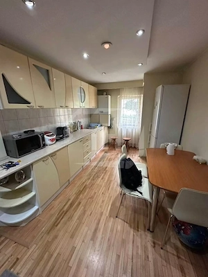 Apartament 3 camere decomandat, cartier Intre Lacuri