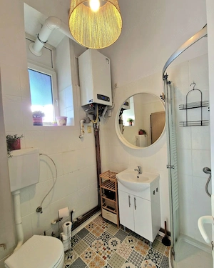Apartament 2 camere, decomandat, etaj intermediar, zona Semicentrala - imagine 4