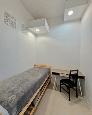 Apartament 2 camere, decomandat, etaj intermediar, zona Semicentrala - imagine 2