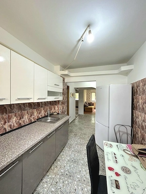Apartament 3 camere, decomandat, parter, zona Lipovei - imagine 6