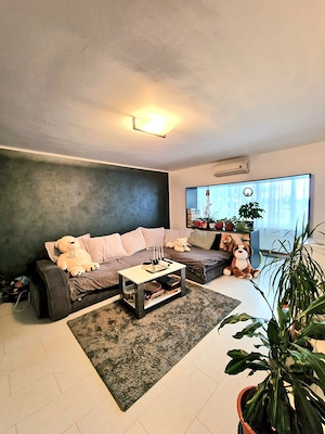 Apartament foarte spatios, 4 camere, 2 băi, 2 balcoane, decomandat - imagine 2