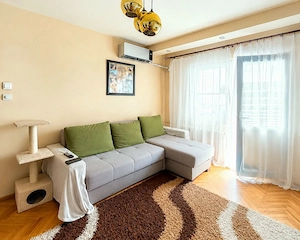 Apartament 3 camere, spațios, etaj 2, zona Lipovei