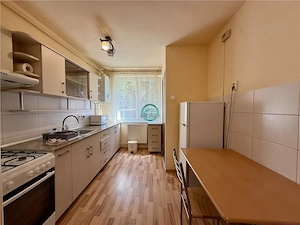 Apartament cu 2 camere de inchiriat, decomandat, la 400 m de UMF