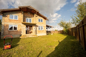 Casă la roșu P+M, 219 mp + Anexă, Teren 475 mp, Deschidere 40m, Hălchiu - Brasov 