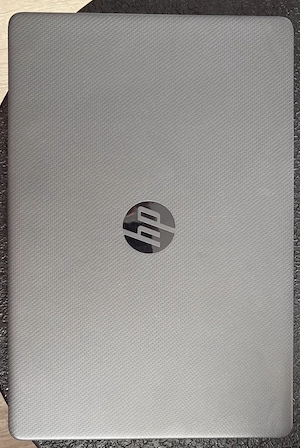 HP 15   AMD Athlon Silver 3050U   8GB RAM   SSD 256GB