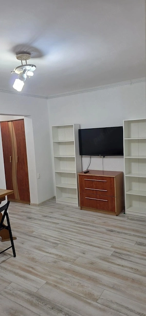 Proprietar | 2 camere renovat, mobilat | Baciului S5 | balcon | AC | lift | 450  neg. - imagine 2