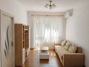 Proprietar vând apartament 2 camere ultracentral (Parc 1 Decembrie), renovat,mobilat, 2 balcoane, AC