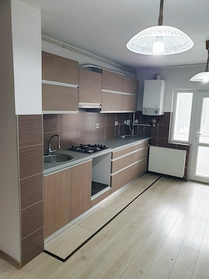 Apartament de inchiriat, str. Calea Moldovei, 2 camere, balcon inchis, etaj 1