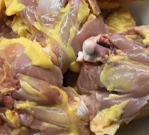 Găini și pui albi de carne crescuți natural în gospodărie proprie tăiați și livrați la domiciliu 