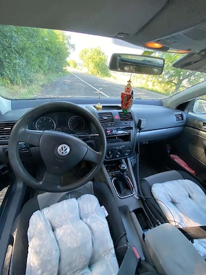 vând golf 5 2009 break întreținut super ok făcut schimburi la timp 1'9 tdi actele valabil2400 e neg  - imagine 4