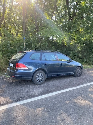 vând golf 5 2009 break întreținut super ok făcut schimburi la timp 1'9 tdi actele valabil2400 e neg  - imagine 6