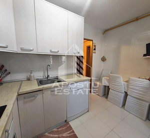 Apartament de vanzare cu 3 camere si 2 bai, decomandat, zona Lipovei - imagine 9