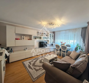Apartament de vanzare cu 3 camere si 2 bai, decomandat, zona Lipovei - imagine 2