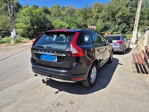 Volvo XC60 D3 Start Stop Kinetic - imagine 9