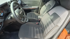 Vand Dacia Sandero Stepway Extreme 2023 cutie automata, doar 3400 km la bord - imagine 5
