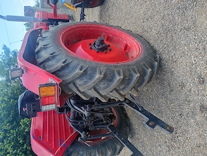 Tractor universal 650 - imagine 3