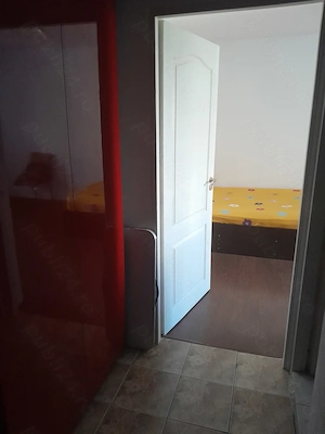 Închiriez garsoniera 