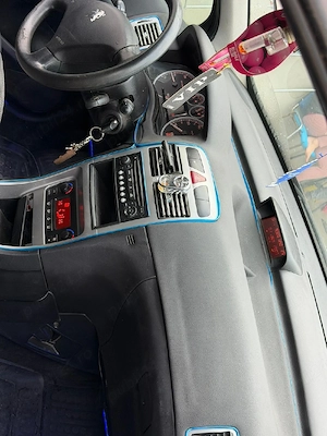 dezmembrez Peugeot 307 1.6hdi - imagine 3