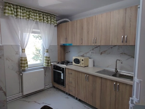 Inchiriez apartament 3 camere
