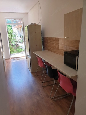 proprietar: Închiriez apartament 2 camere, ultra-central pe termen lung - imagine 2
