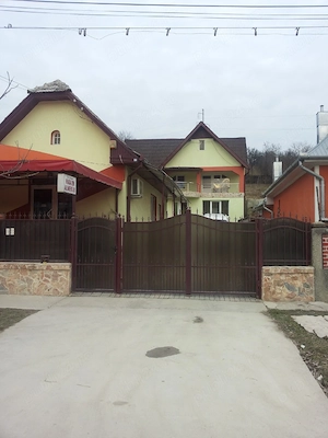 Închiriez apartament două camere cu parcare, recent renovat , sau casă cu doua camere și terasă  - imagine 10