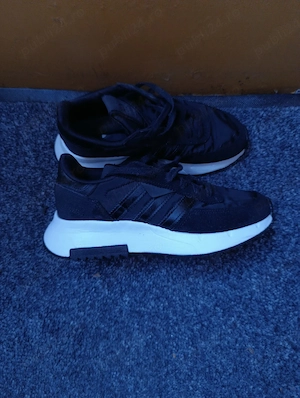 adidași damă NR 38 ( nu trimit prin curier )