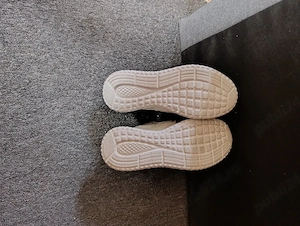 adidași bărbați NR 44 ( nu trimit prin curier )