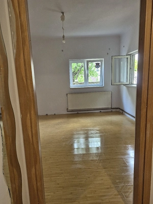 apartament 2 camere la curte - imagine 4