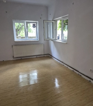 apartament 2 camere la curte - imagine 2