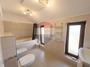 Duplex spațios cu 3 dormitoare, curte de 250 mp și parcare proprie. - imagine 8